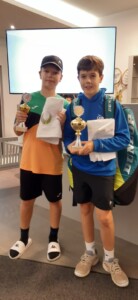 Sieger U 12 (rechts) Jacob Häberle gewinnt gegen Antonio-Raul Stefan